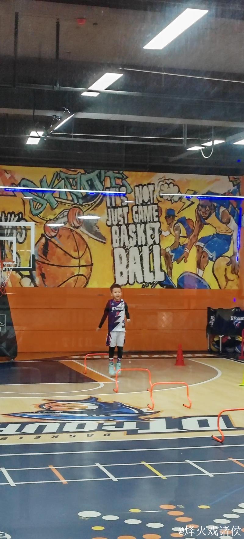 这位五年级的小朋友,球技竟然比我还强! 这位五年级的小朋友,球技竟然比我还强!