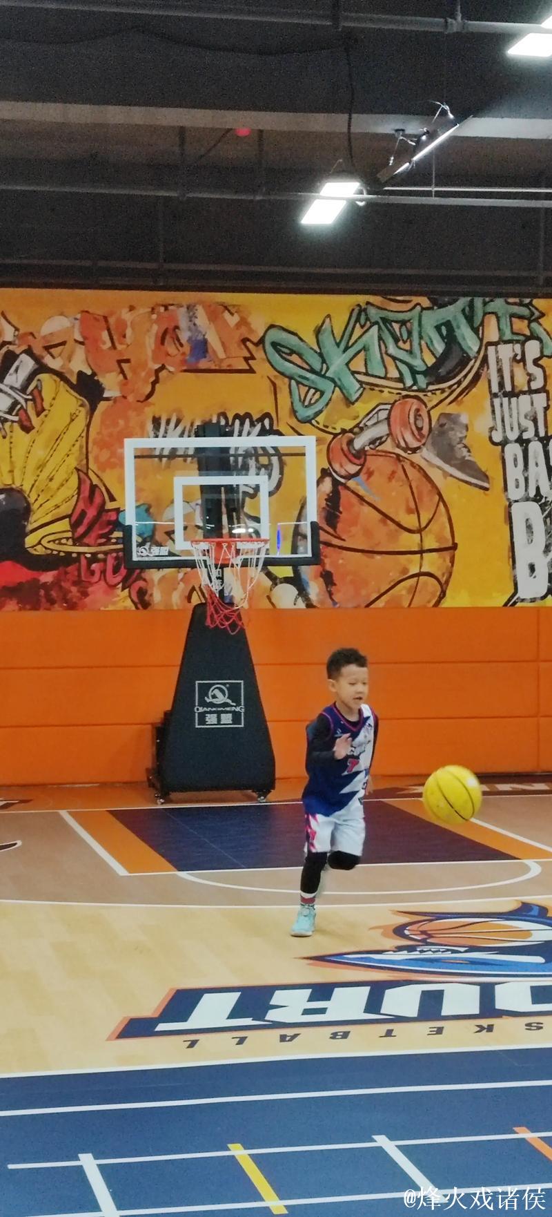 这位五年级的小朋友,球技竟然比我还强! 这位五年级的小朋友,球技竟然比我还强!